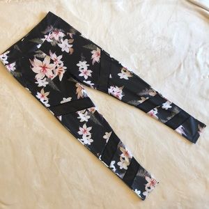 Floral leggings with mesh panels